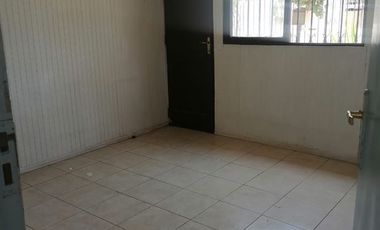 Casa en Arriendo en Casa con estacionamiento y amplio galpón en arriendo en Cerrillos
