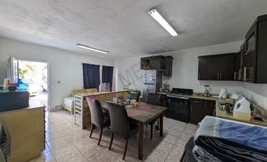 Propiedad en venta con 4 departamentos. Clínica IMSS 35