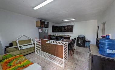 Propiedad en venta con 4 departamentos. Clínica IMSS 35