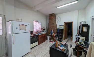 Propiedad en venta con 4 departamentos. Clínica IMSS 35