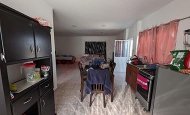 Propiedad en venta con 4 departamentos. Clínica IMSS 35