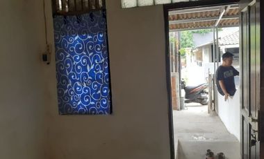 Disewakan 4 petak Kranji Bekasi dkt Stasiun dan jl Raya akses 2 mobil