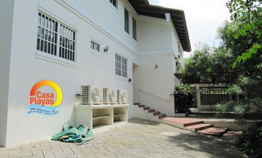 Venta Casa Frente Al Mar en El Malecón de Playas Villamil