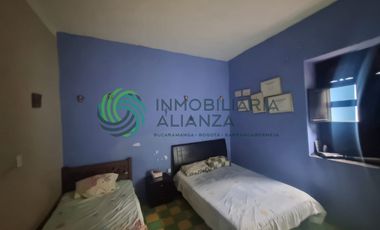 casa en venta en antonia santos. Cod V61682