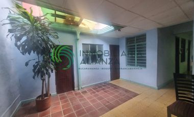 casa en venta en antonia santos. Cod V61682