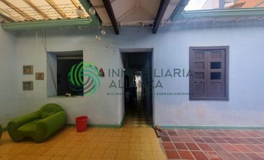 casa en venta en antonia santos. Cod V61682