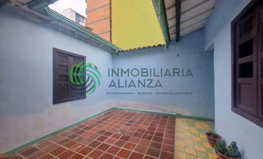 casa en venta en antonia santos. Cod V61682