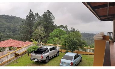 CASA EN CERRO AZUL, LAS VISTAS EN  2.500M2 DE TERRENO