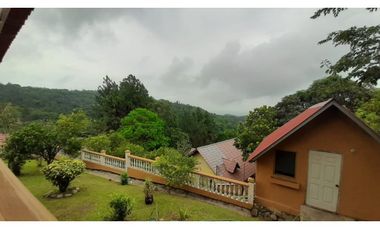 CASA EN CERRO AZUL, LAS VISTAS EN  2.500M2 DE TERRENO