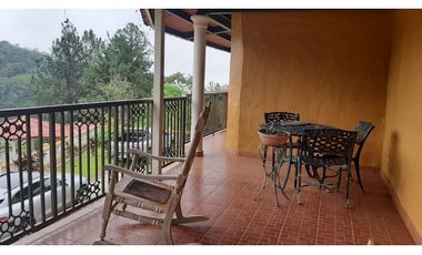 CASA EN CERRO AZUL, LAS VISTAS EN  2.500M2 DE TERRENO