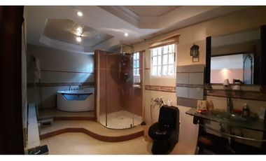 CASA EN CERRO AZUL, LAS VISTAS EN  2.500M2 DE TERRENO