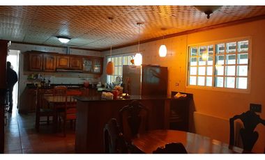 CASA EN CERRO AZUL, LAS VISTAS EN  2.500M2 DE TERRENO