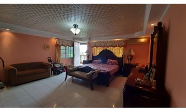 CASA EN CERRO AZUL, LAS VISTAS EN  2.500M2 DE TERRENO