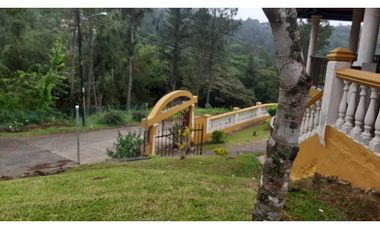 CASA EN CERRO AZUL, LAS VISTAS EN  2.500M2 DE TERRENO