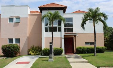 Venta de Villa de Playa en Decameron, Panamá
