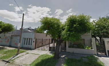Casa  en Venta El Palomar / Moron (A008 826)