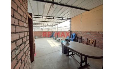 Ocasion! Venta! Casa De 3 Pisos Con Entradas Independientes En Wiesse - Sjl