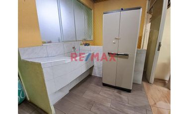 Ocasion! Venta! Casa De 3 Pisos Con Entradas Independientes En Wiesse - Sjl