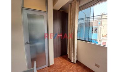 Ocasion! Venta! Casa De 3 Pisos Con Entradas Independientes En Wiesse - Sjl