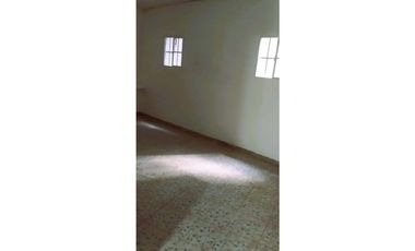 Venta Acogedora Casa de Tres Pisos en Zona Céntrica 170  Mts2