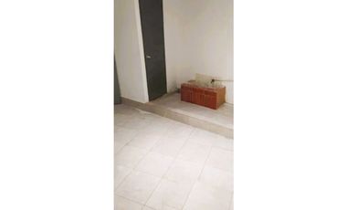 Venta Acogedora Casa de Tres Pisos en Zona Céntrica 170  Mts2