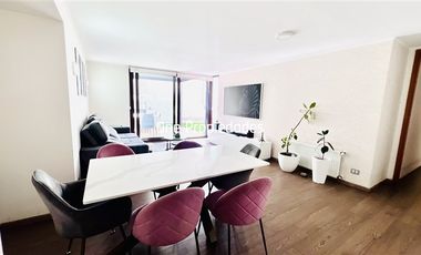 Departamento con patio de 4 dorm. Venta en La Reina