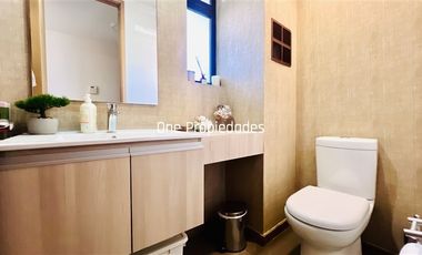 Departamento con patio de 4 dorm. Venta en La Reina