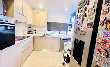 Departamento con patio de 4 dorm. Venta en La Reina