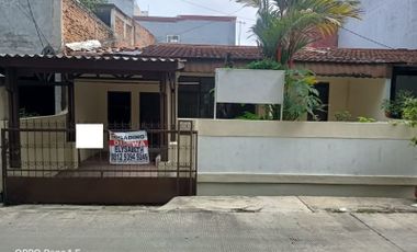 DISEWAKAN !! Rumah Standart Jalan 2 Mobil di BCS Kelapa Gading , Bisa Nego