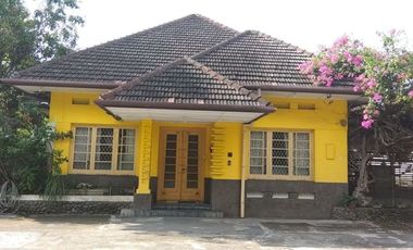 Villa di Jalan Cut Nyak Dhien ( Dekat Imam Bonjol )