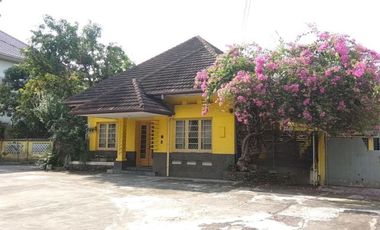 Villa di Jalan Cut Nyak Dhien ( Dekat Imam Bonjol )