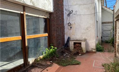 Casa 5 ambientes con cochera a reciclar