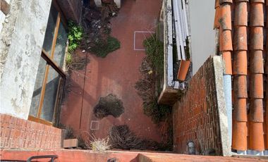 Casa 5 ambientes con cochera a reciclar