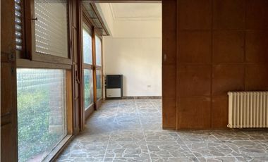 Casa 5 ambientes con cochera a reciclar