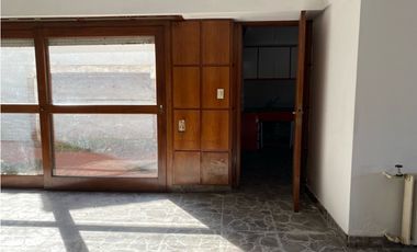 Casa 5 ambientes con cochera a reciclar