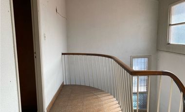 Casa 5 ambientes con cochera a reciclar