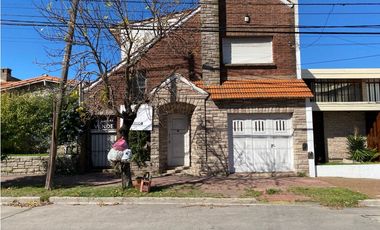 Casa 5 ambientes con cochera a reciclar