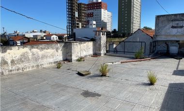 Casa 5 ambientes con cochera a reciclar