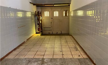 Casa 5 ambientes con cochera a reciclar