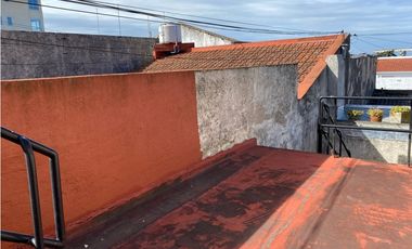 Casa 5 ambientes con cochera a reciclar