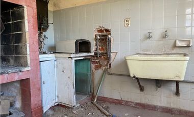 Casa 5 ambientes con cochera a reciclar