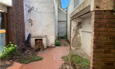 Casa 5 ambientes con cochera a reciclar