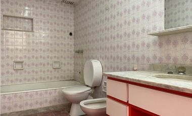 Casa 5 ambientes con cochera a reciclar