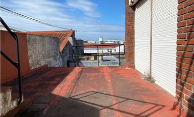 Casa 5 ambientes con cochera a reciclar