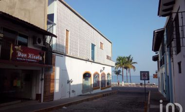 Casa en ventan  a pie de malecón en el Centro de Puerto Vallarta