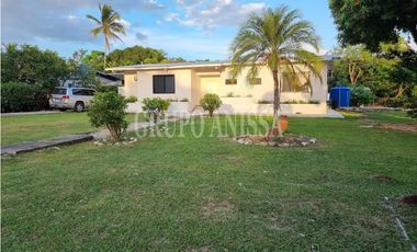 Oportunidad! Se Vende bella Casa en Coronado con Piscina