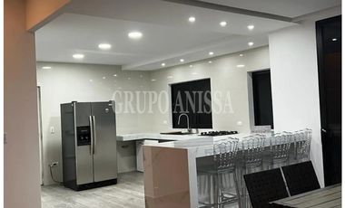 Oportunidad! Se Vende bella Casa en Coronado con Piscina