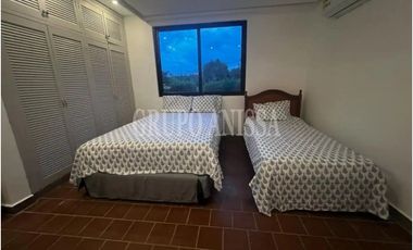 Oportunidad! Se Vende bella Casa en Coronado con Piscina