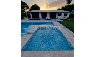 Oportunidad! Se Vende bella Casa en Coronado con Piscina