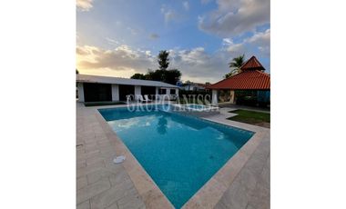 Oportunidad! Se Vende bella Casa en Coronado con Piscina